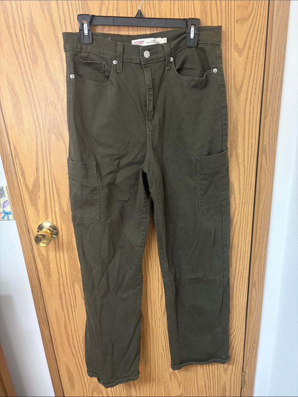 Levi's women’s Dark Olive Cargo Pants